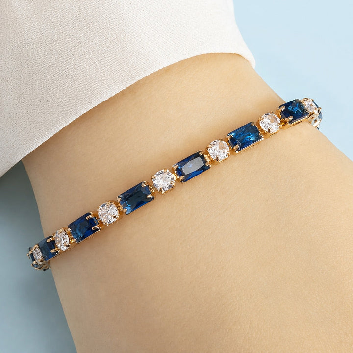 Elegant Onyx Gold Bracelet